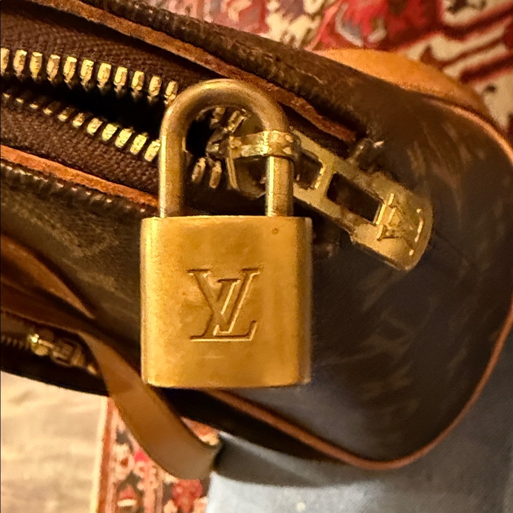 Louis Vuitton Arch-Shaped Monogram Brown Shoulder Bag - Picture 8 of 8